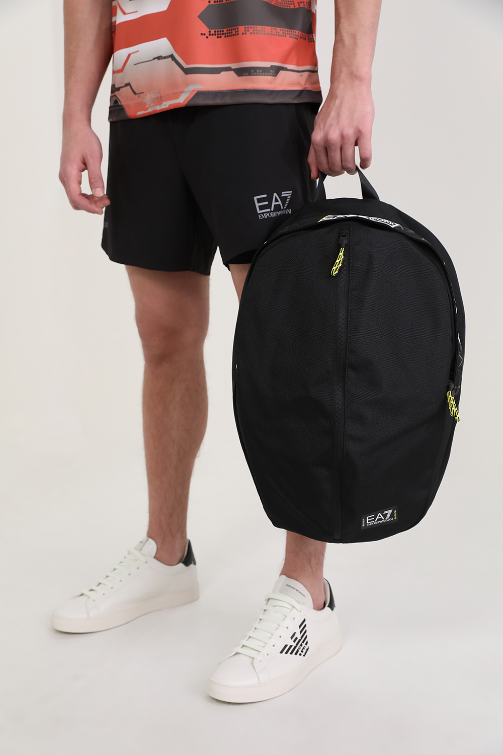 תיק גב מרוכסן עם לוגו EA7